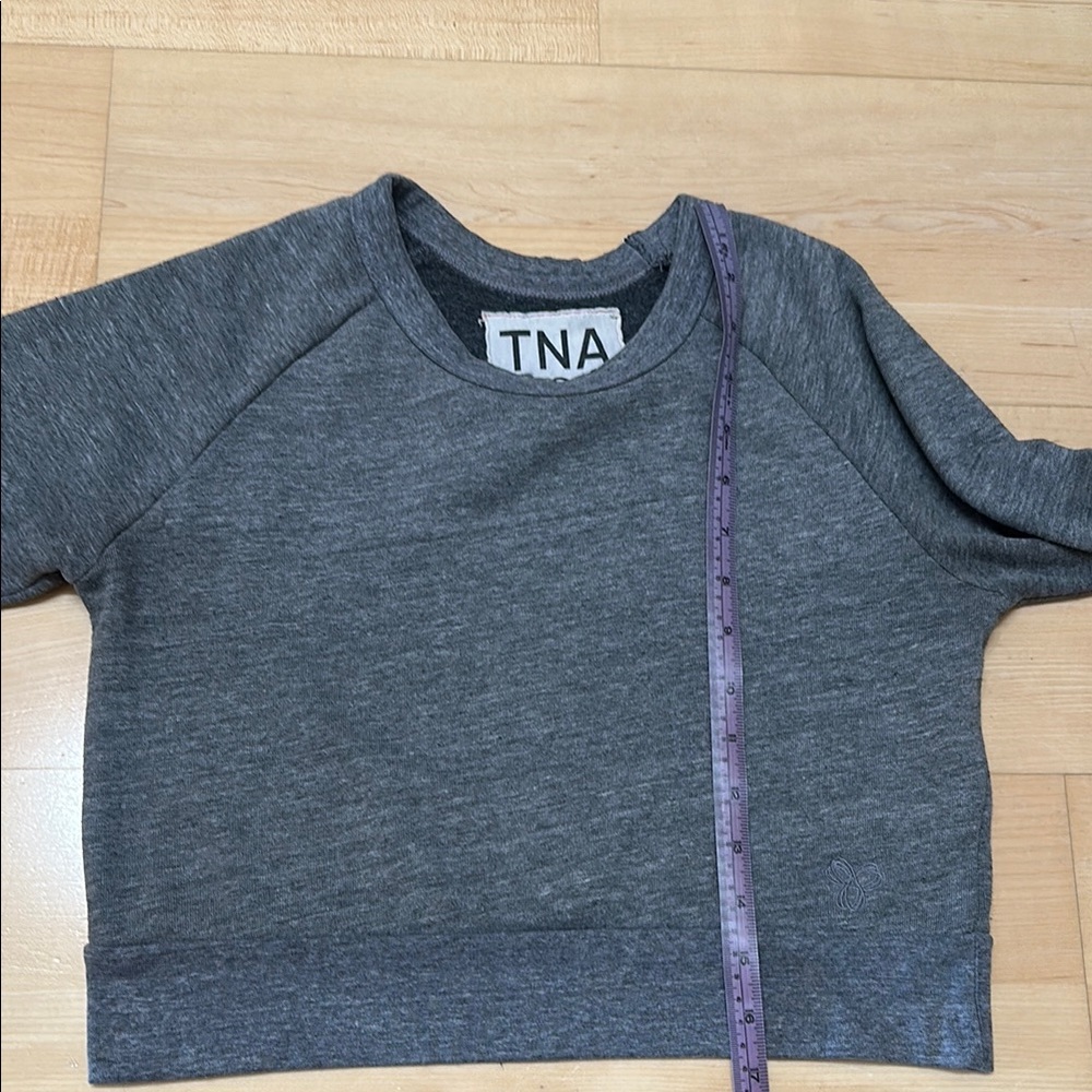 Aritzia Gray Fleece Cropped Long Sleeve | TNA - Picture 9 of 10